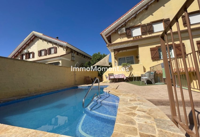 Bestaande woning - Geschakelde woning - Binnenland  - Alhaurín de la Torre