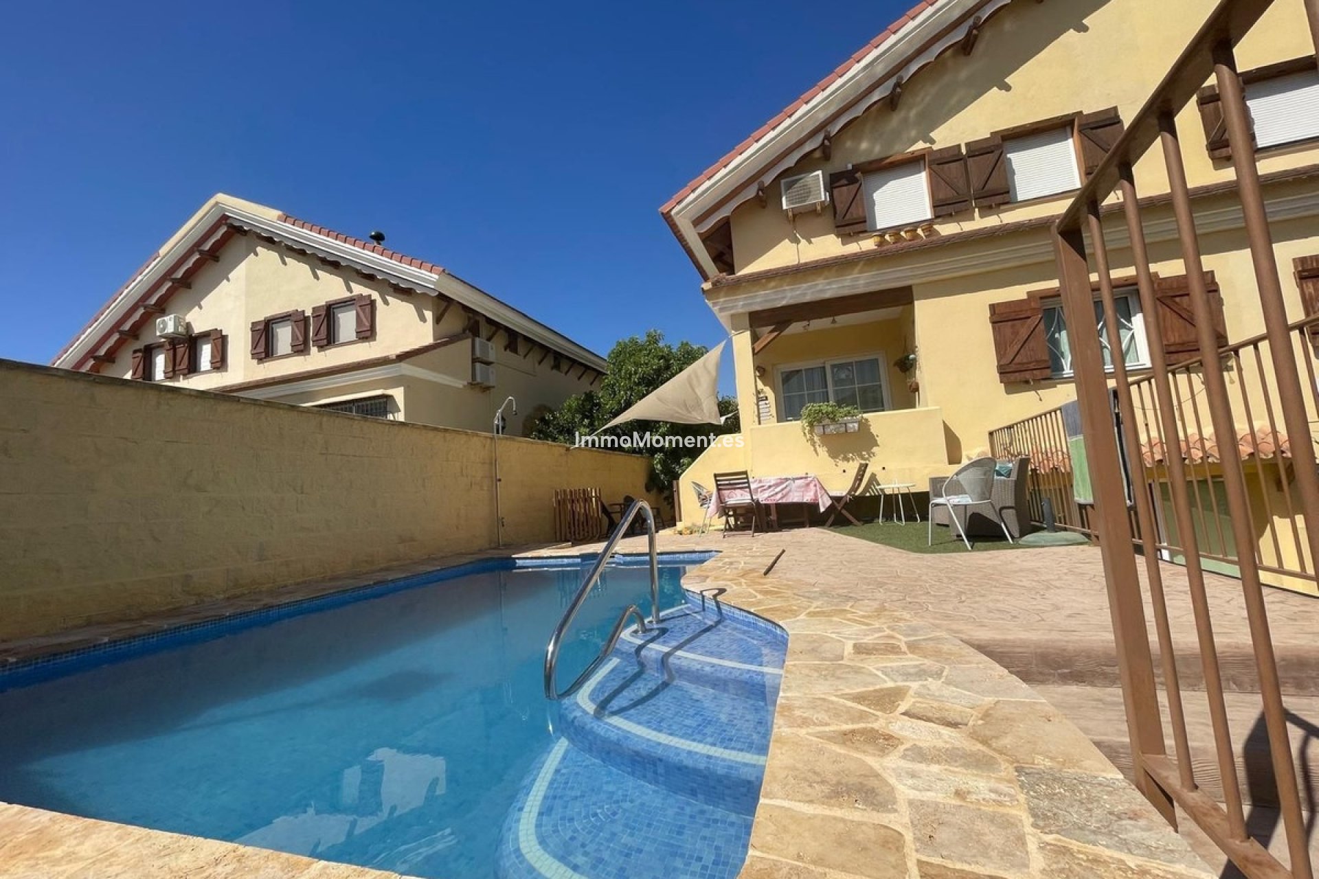 Bestaande woning - Geschakelde woning - Binnenland  - Alhaurín de la Torre