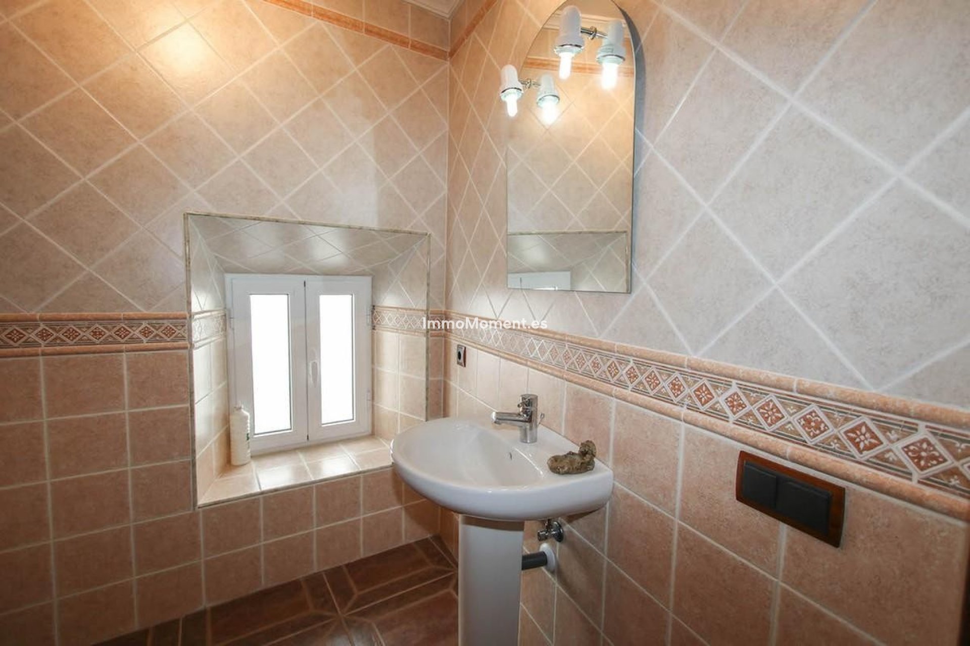 Bestaande woning - Geschakelde woning - Binnenland  - Guaro