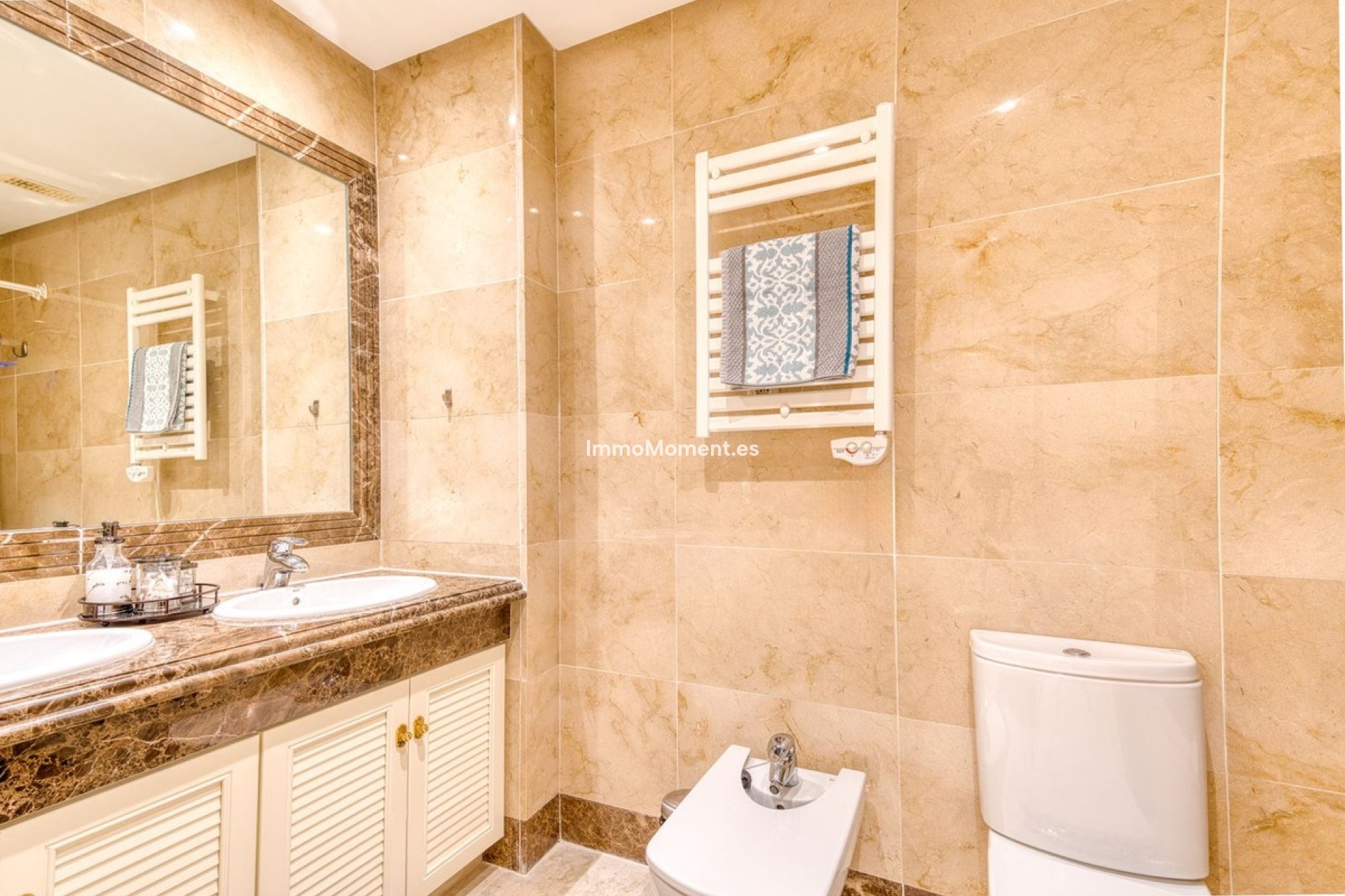 Bestaande woning - Geschakelde woning - Estepona  - Estepona Centro