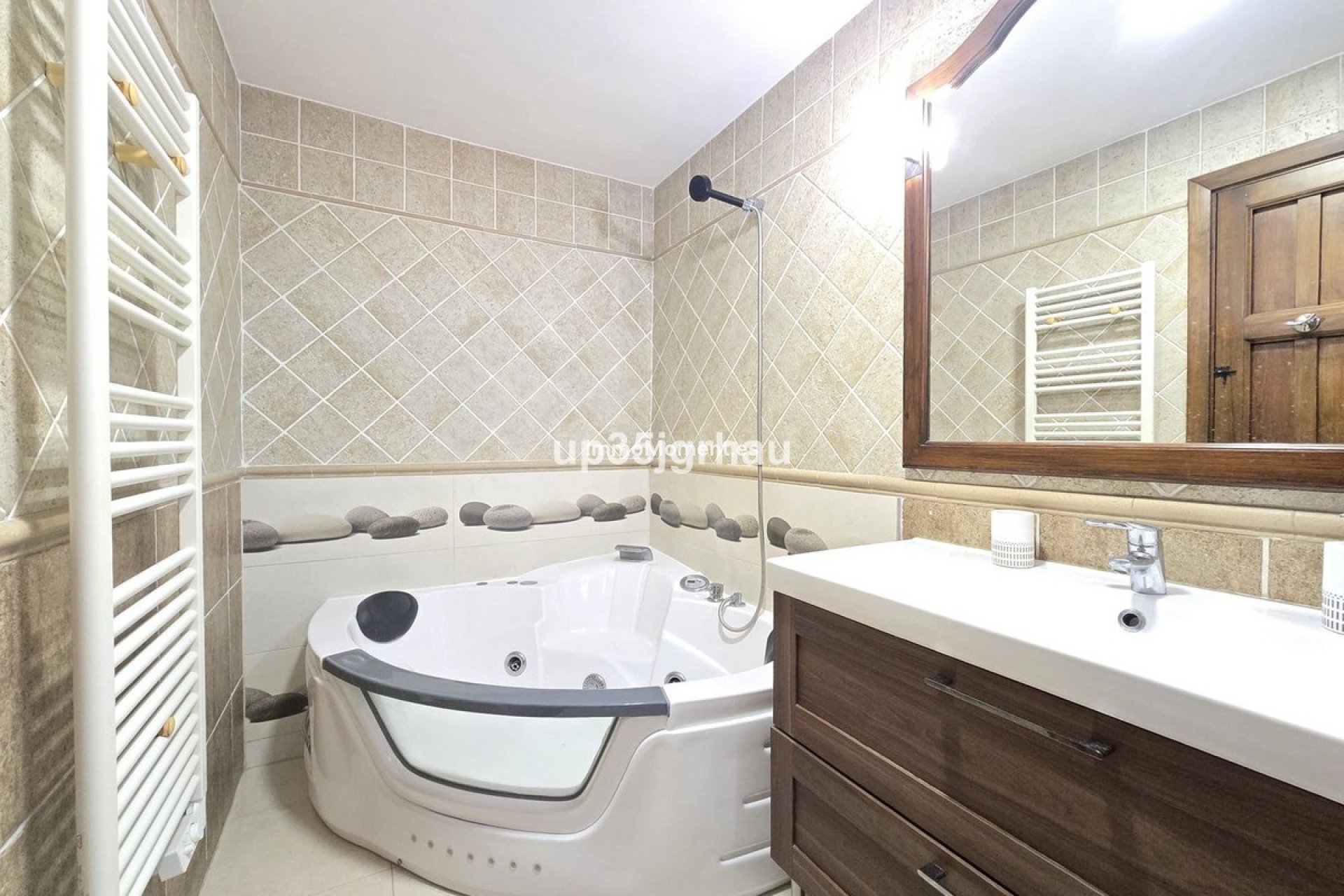 Bestaande woning - Geschakelde woning - Estepona  - Estepona Centro