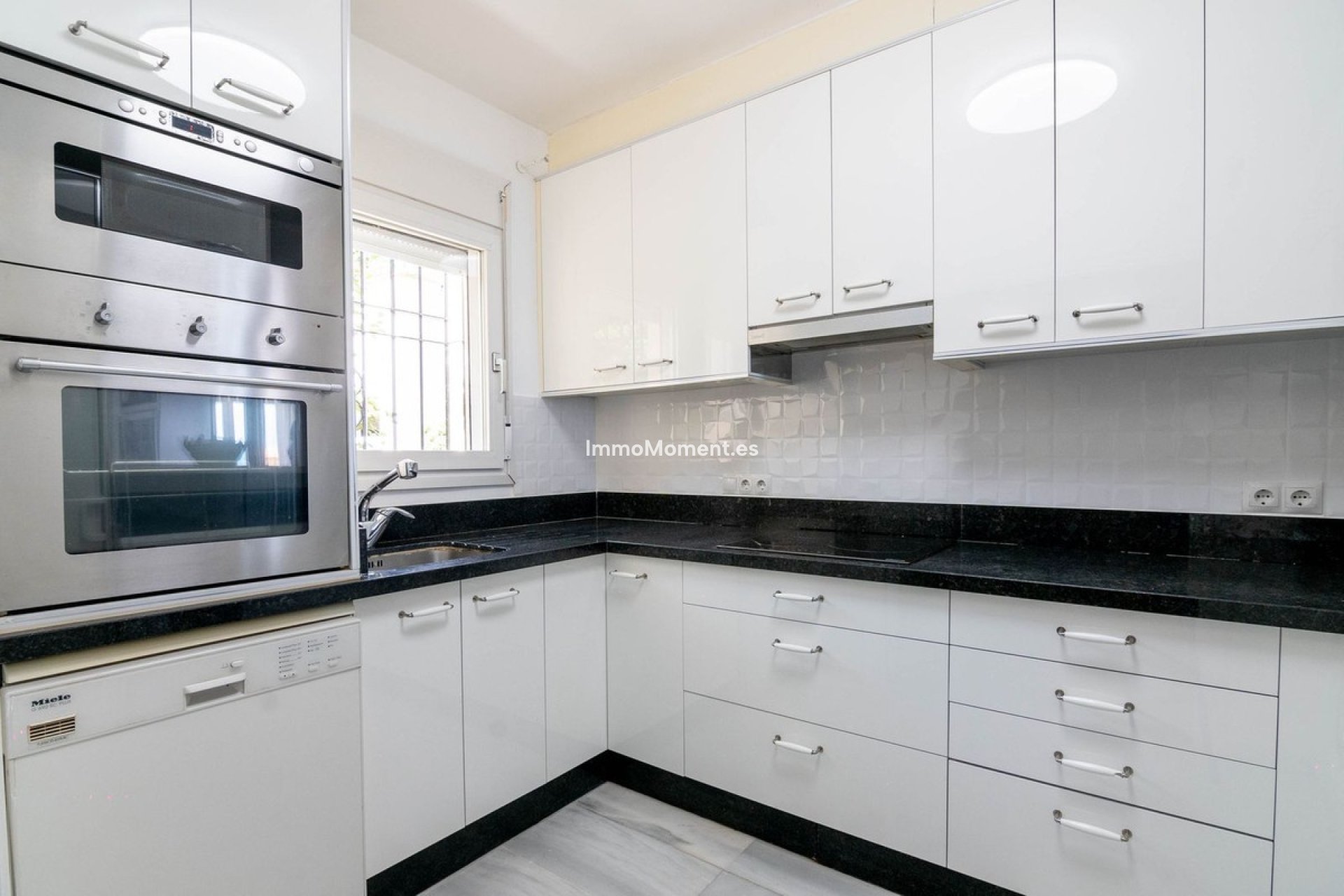 Bestaande woning - Geschakelde woning - Estepona  - Estepona Centro