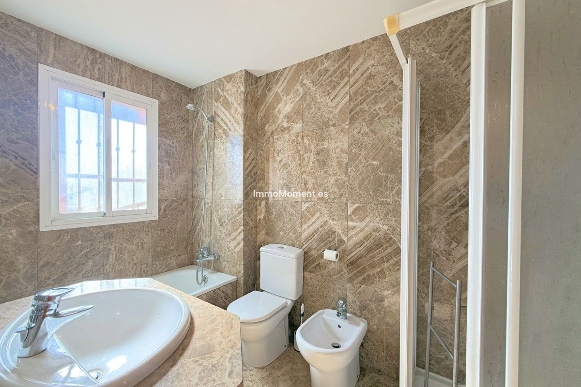 Bestaande woning - Geschakelde woning - Estepona  - Estepona Centro