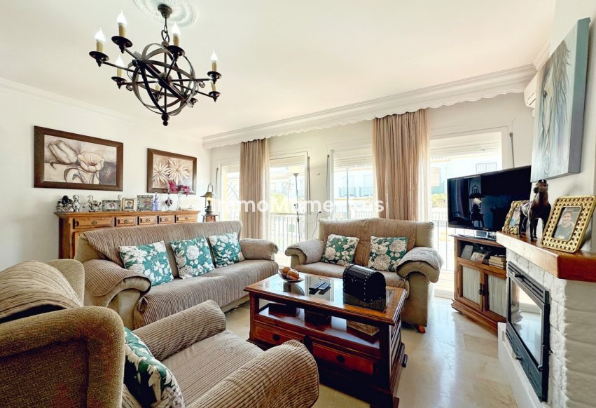 Bestaande woning - Geschakelde woning - Estepona  - Estepona Centro