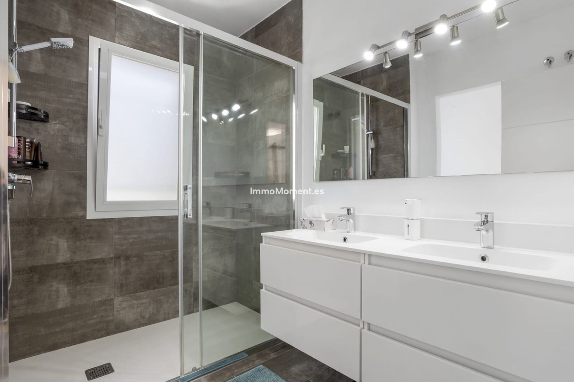 Bestaande woning - Geschakelde woning - Estepona  - Estepona Centro