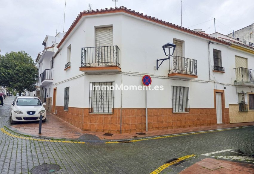 Bestaande woning - Geschakelde woning - Estepona  - Estepona Centro