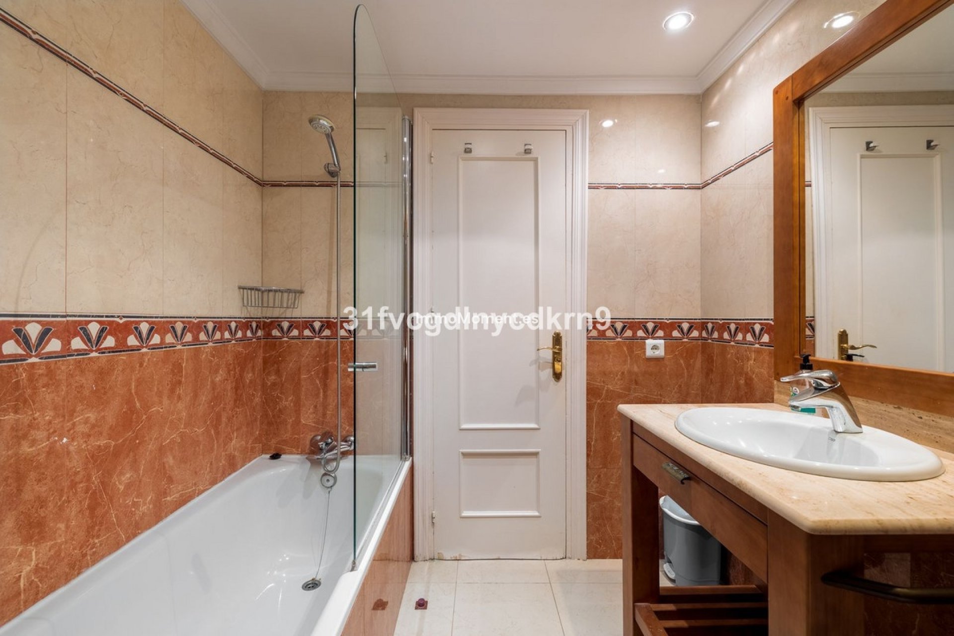 Bestaande woning - Geschakelde woning - Estepona  - Estepona Centro