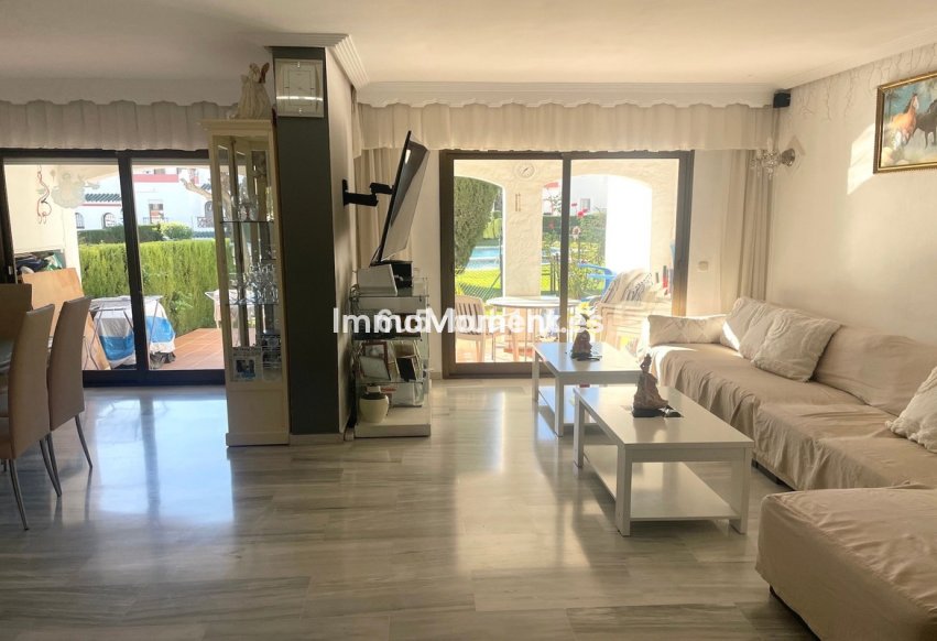 Bestaande woning - Geschakelde woning - Estepona  - Estepona Centro