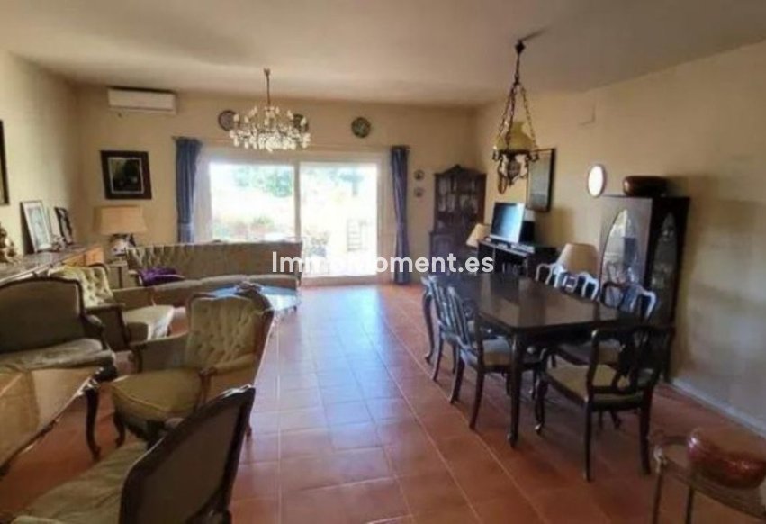 Bestaande woning - Geschakelde woning - Estepona  - Estepona Centro