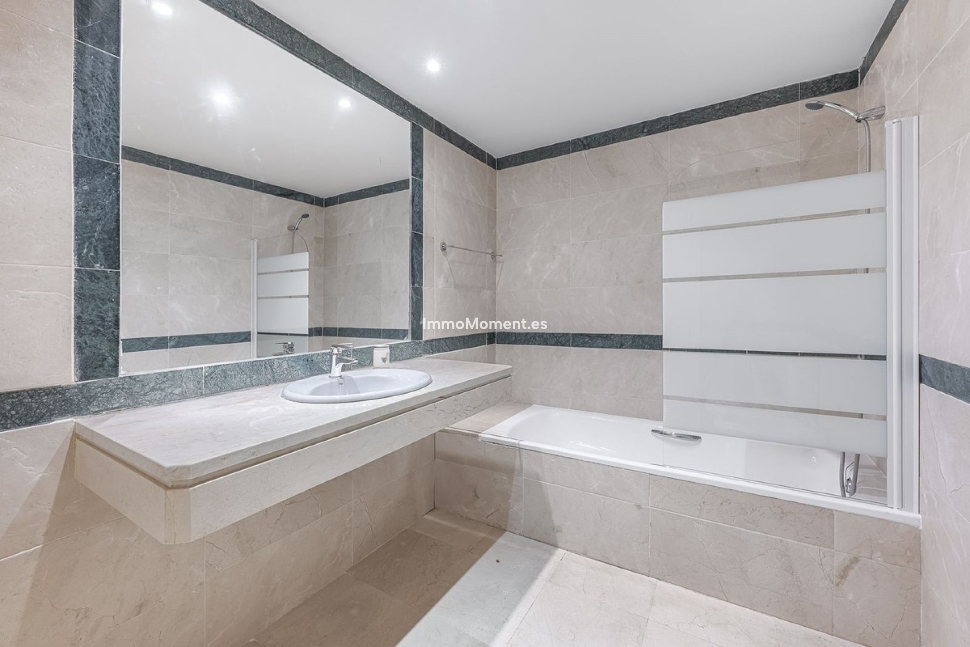 Bestaande woning - Geschakelde woning - Marbella - Nueva Andalucía