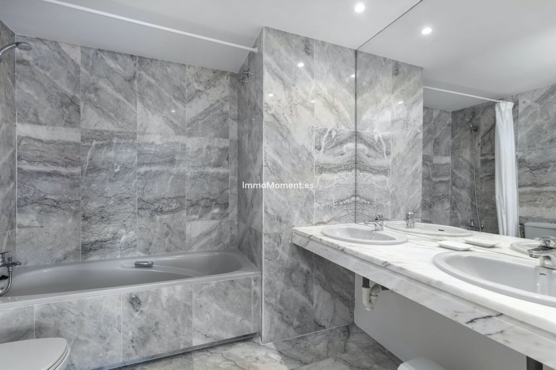 Bestaande woning - Geschakelde woning - Marbella - Nueva Andalucía