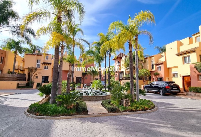 Bestaande woning - Geschakelde woning - Marbella - Nueva Andalucía