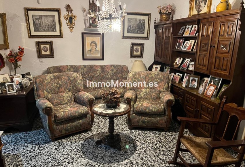 Bestaande woning - Rijtjeshuis - Binnenland  - Alora