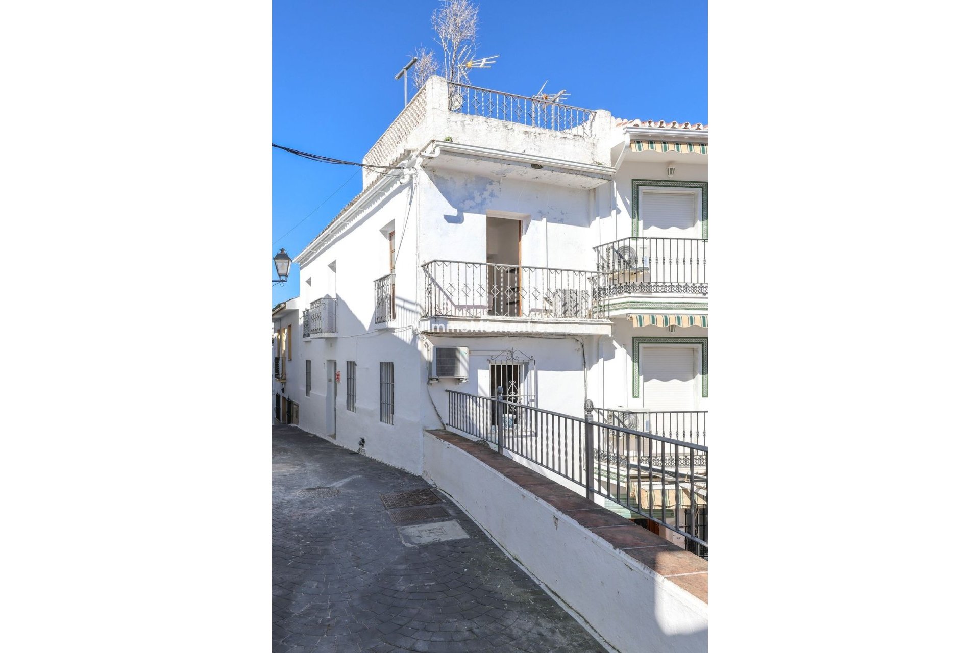 Bestaande woning - Rijtjeshuis - Binnenland  - Guaro