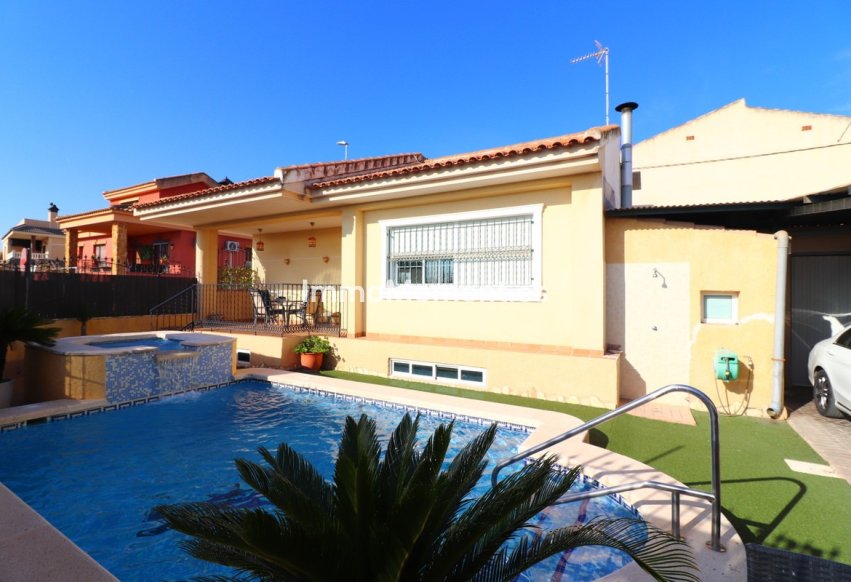 Bestaande woning - Villa - Almoradí - El Saladar
