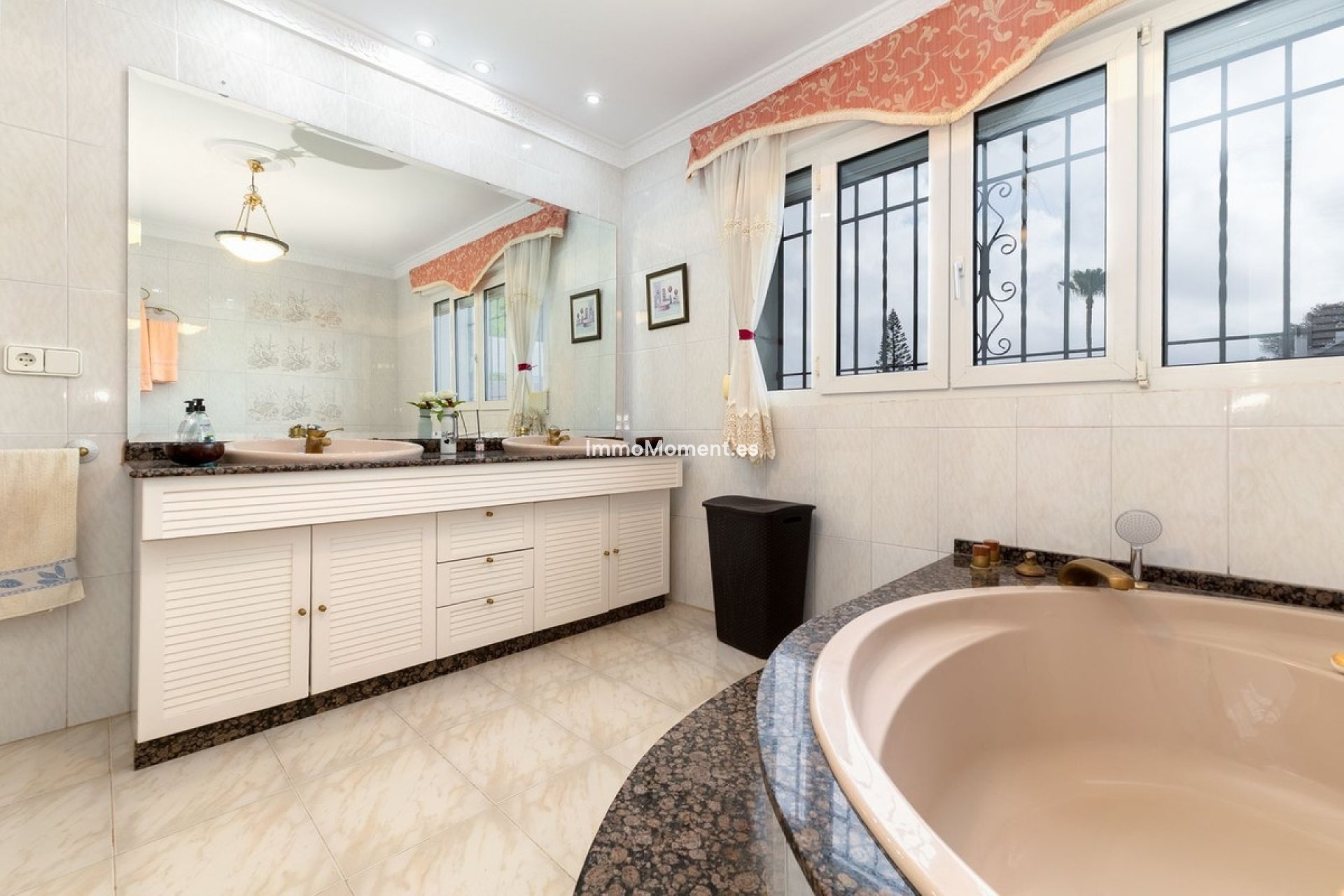 Bestaande woning - Vrijstaande villa - Binnenland  - Alhaurín de la Torre