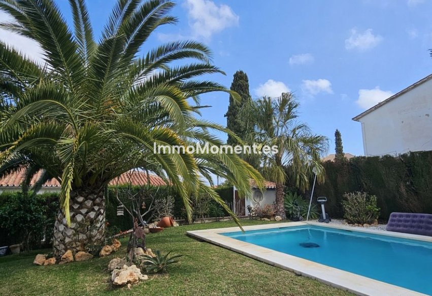 Bestaande woning - Vrijstaande villa - Binnenland  - Alhaurín de la Torre
