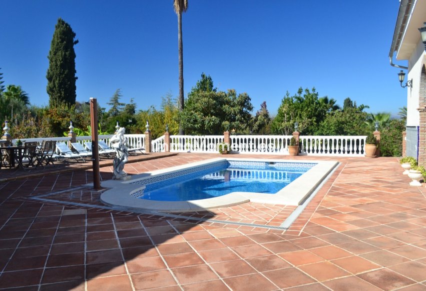 Bestaande woning - Vrijstaande villa - Binnenland  - Alhaurín de la Torre