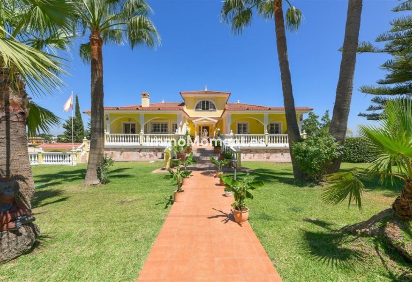 Bestaande woning - Vrijstaande villa - Binnenland  - Alhaurín de la Torre