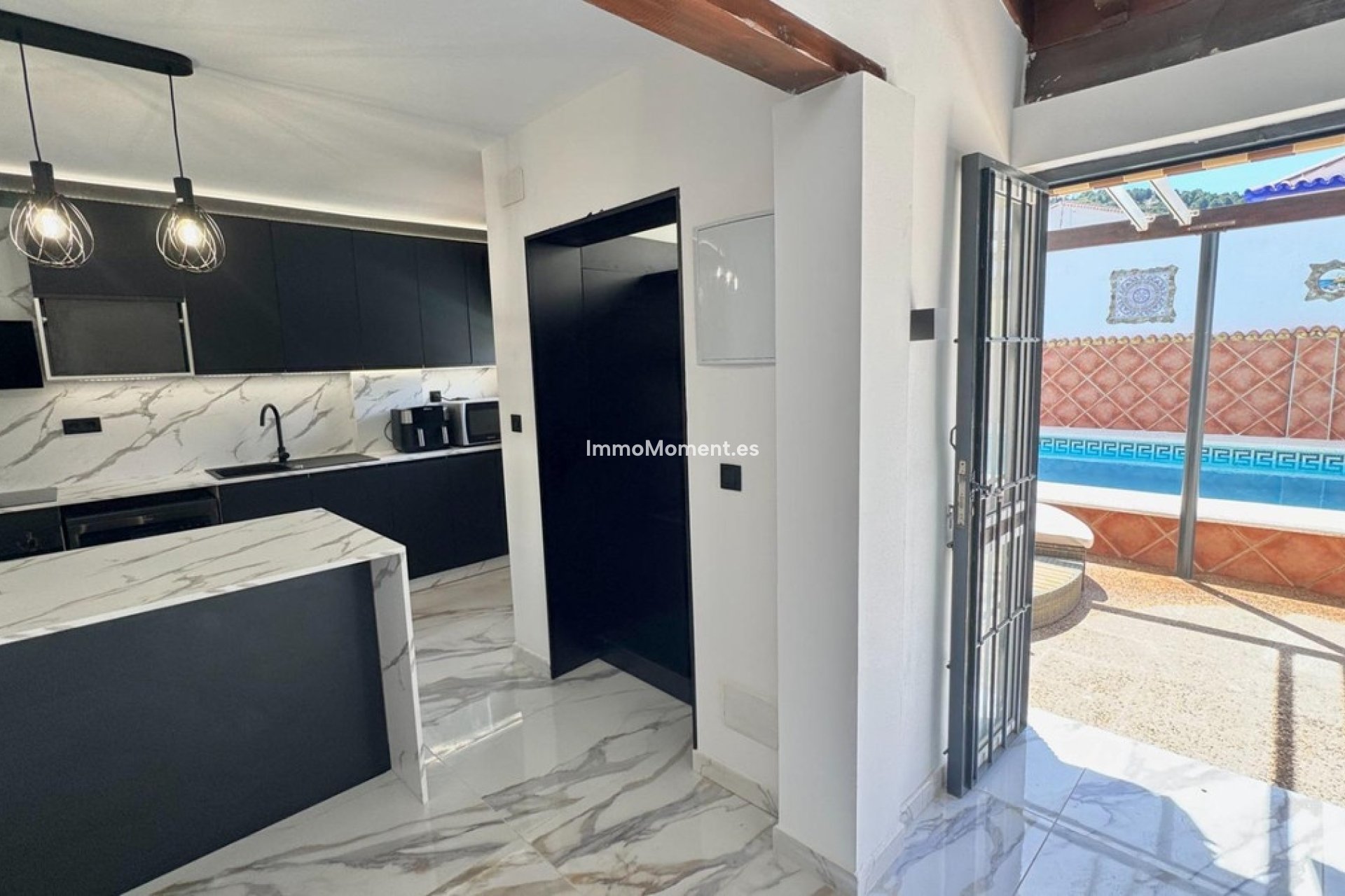 Bestaande woning - Vrijstaande villa - Binnenland  - Alhaurín de la Torre