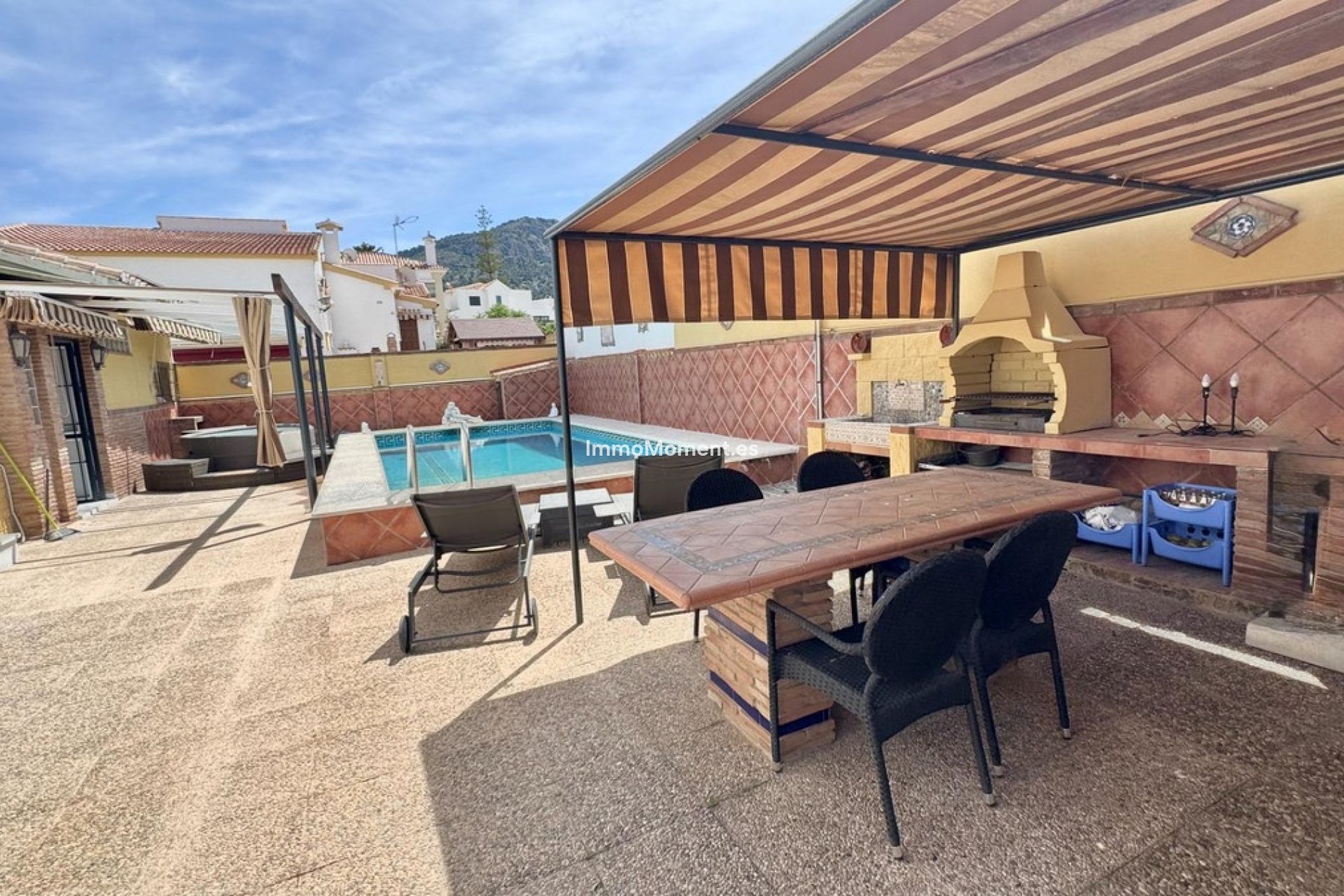 Bestaande woning - Vrijstaande villa - Binnenland  - Alhaurín de la Torre