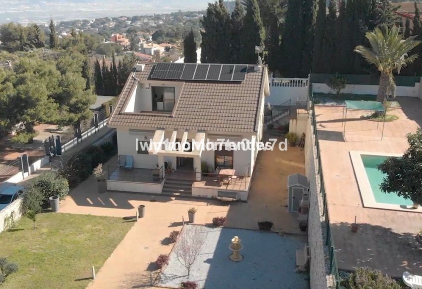 Bestaande woning - Vrijstaande villa - Binnenland  - Alhaurín de la Torre