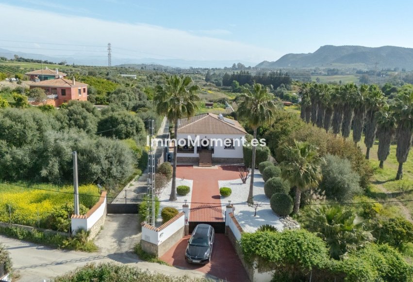 Bestaande woning - Vrijstaande villa - Binnenland  - Alhaurín el Grande Centro