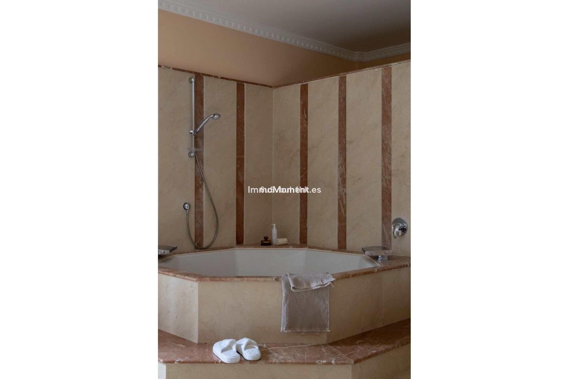Bestaande woning - Vrijstaande villa - Binnenland  - Alhaurín el Grande Centro