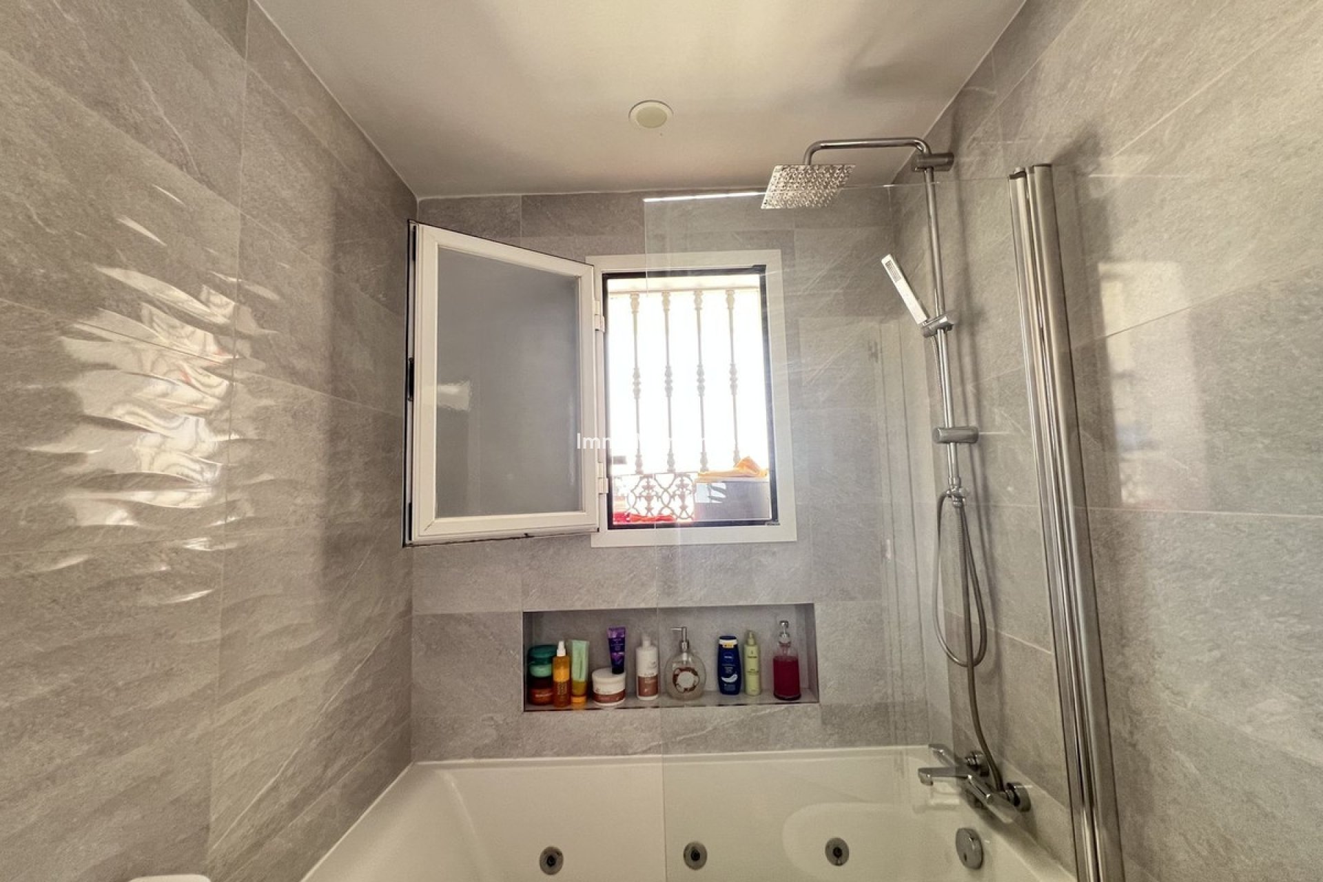 Bestaande woning - Vrijstaande villa - Binnenland  - Cártama Centro