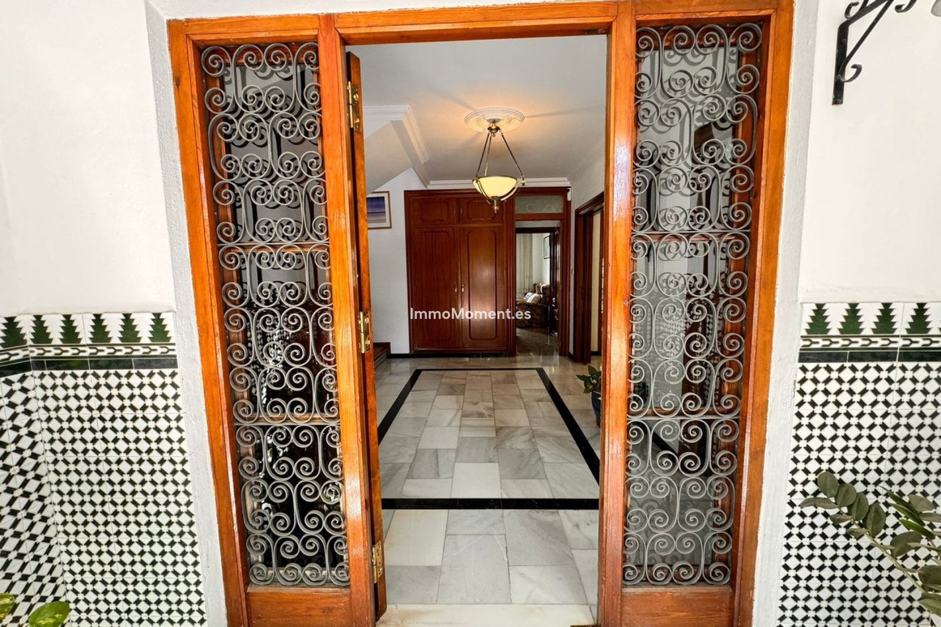 Bestaande woning - Vrijstaande villa - Binnenland  - Churriana