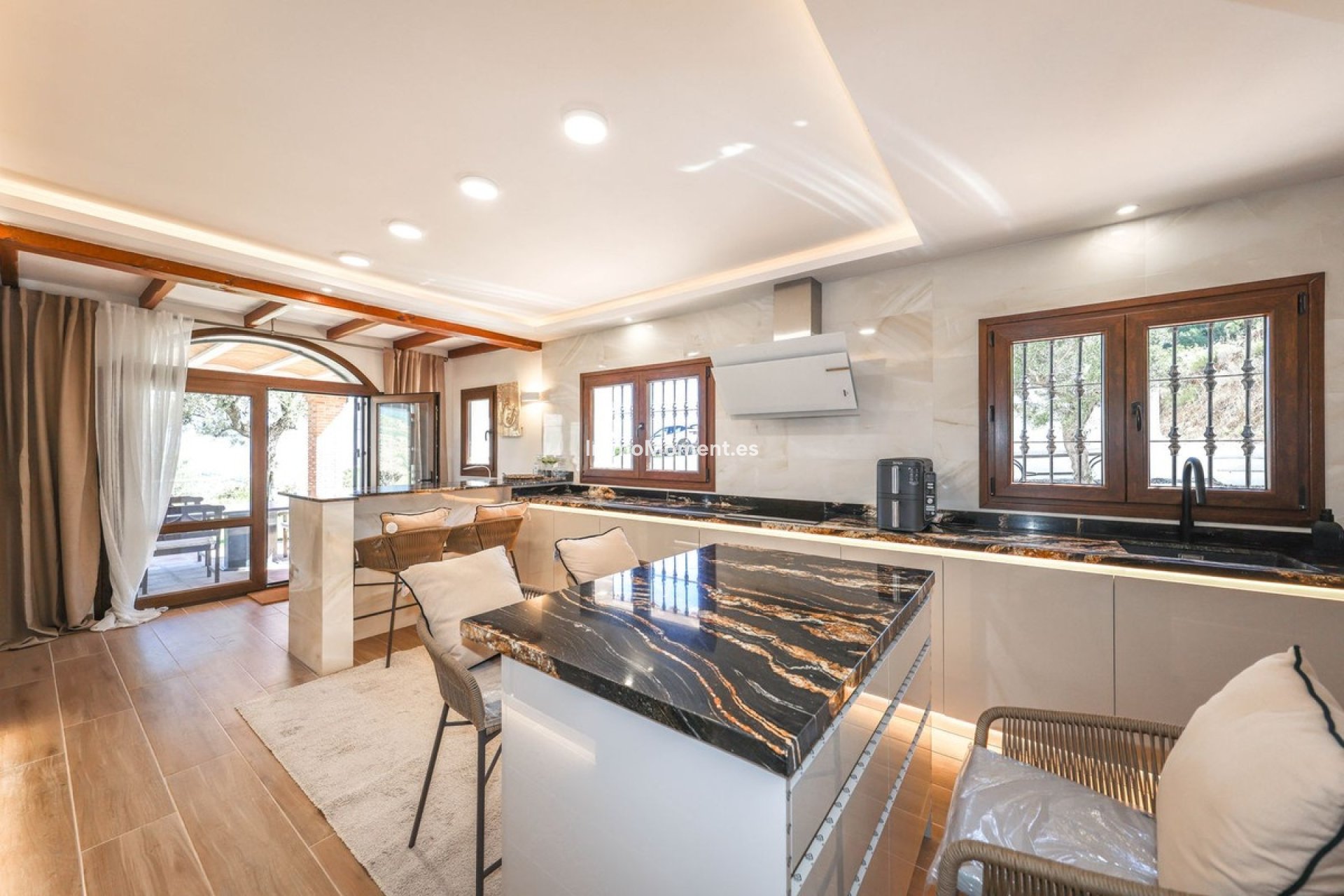 Bestaande woning - Vrijstaande villa - Binnenland  - Guaro