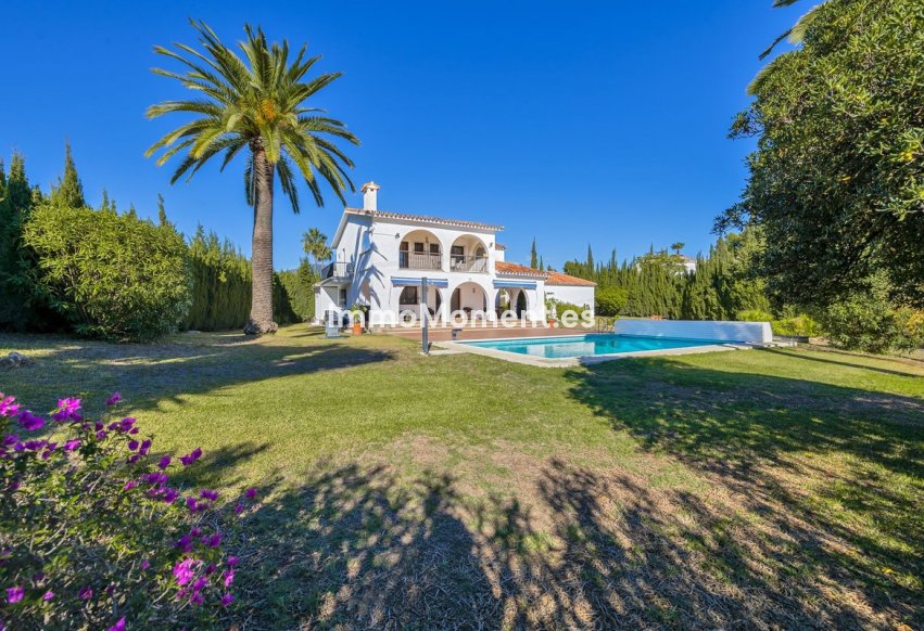 Bestaande woning - Vrijstaande villa - Estepona  - Atalaya