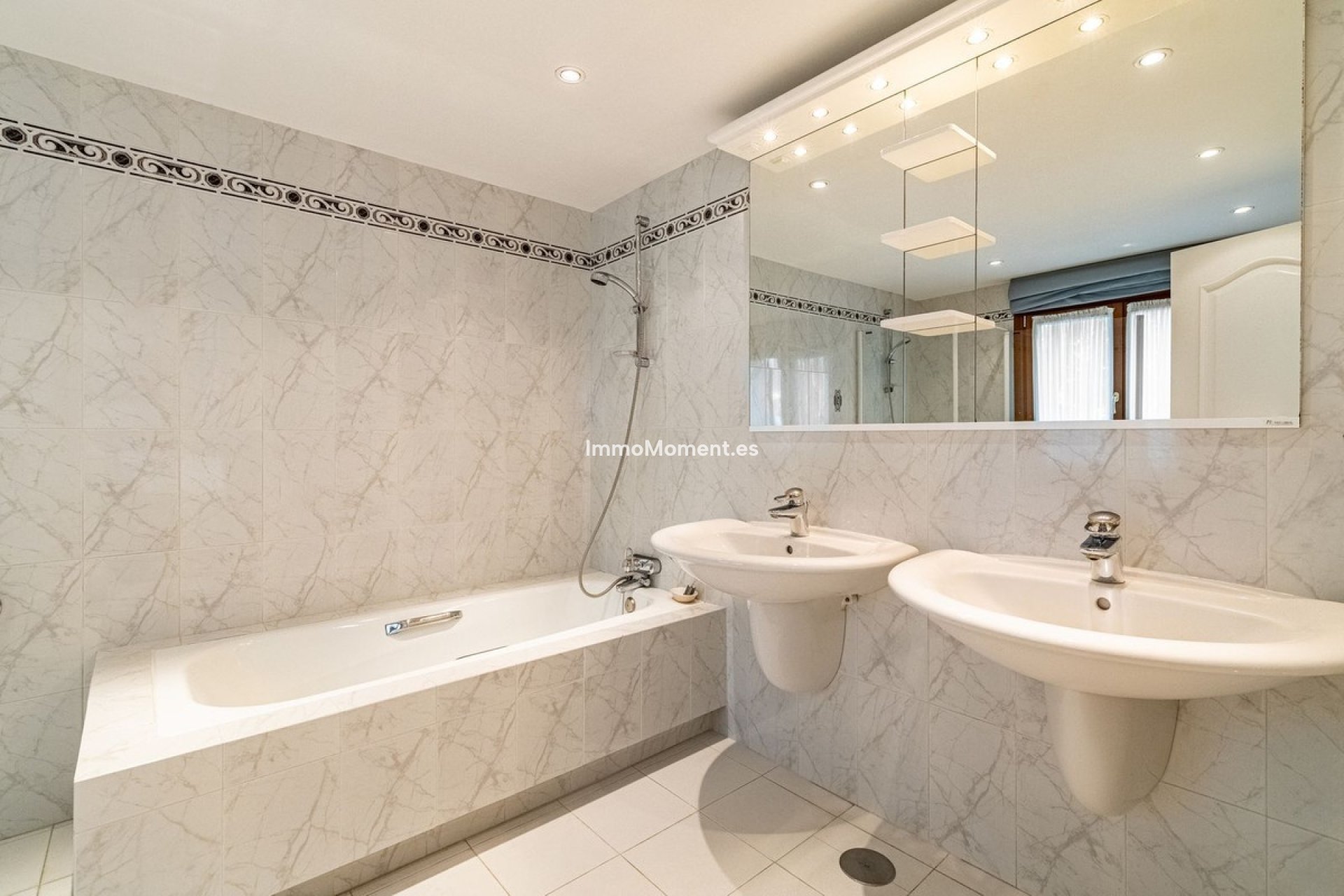 Bestaande woning - Vrijstaande villa - Estepona  - Cancelada