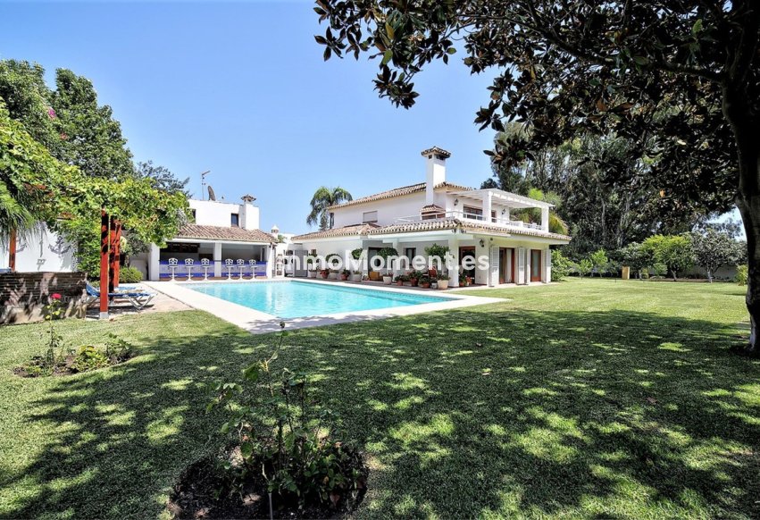 Bestaande woning - Vrijstaande villa - Estepona  - Costalita
