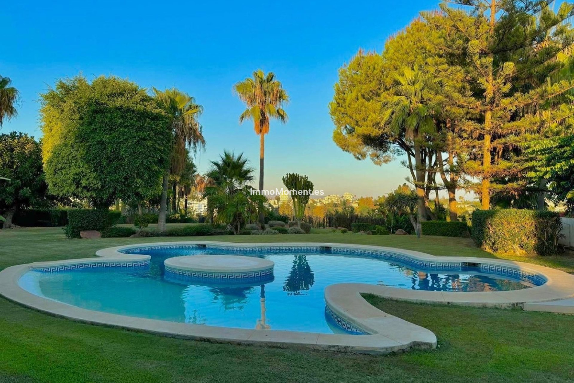 Bestaande woning - Vrijstaande villa - Estepona  - Estepona Centro