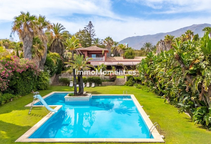 Bestaande woning - Vrijstaande villa - Estepona  - Estepona Centro
