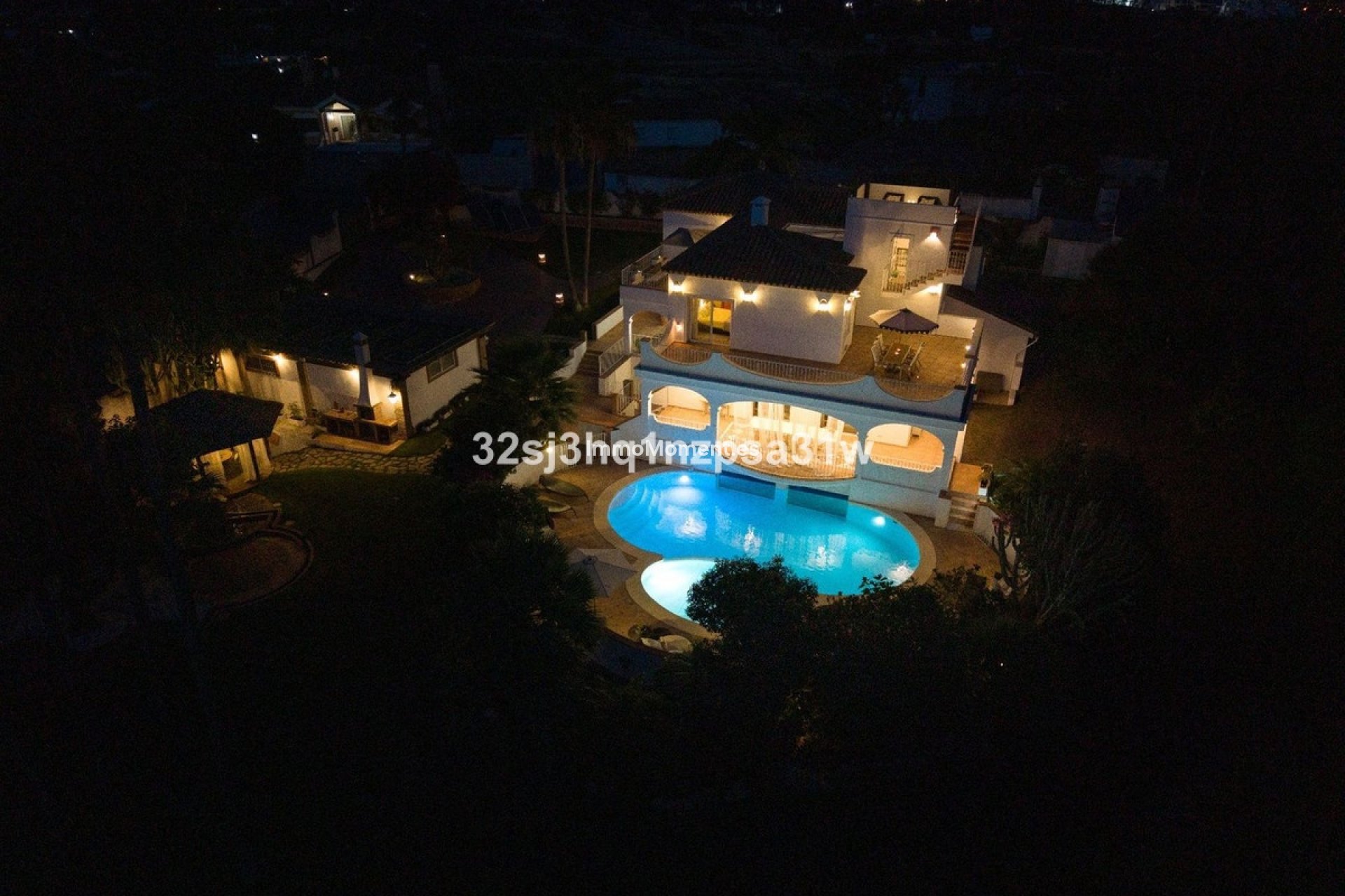 Bestaande woning - Vrijstaande villa - Estepona  - Estepona Centro