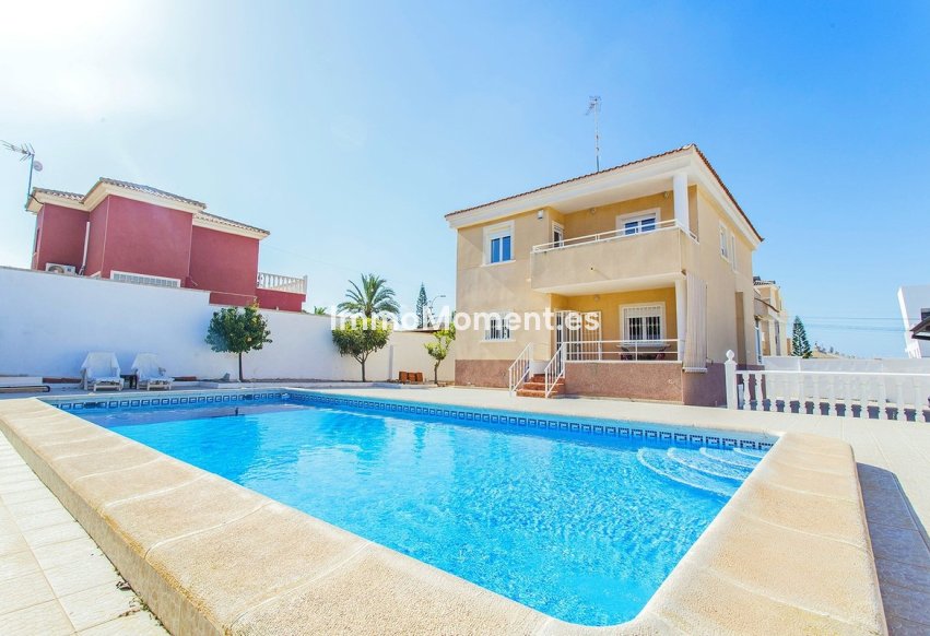 Bestaande woning - Vrijstaande villa - Torrevieja - Aguas Nuevas