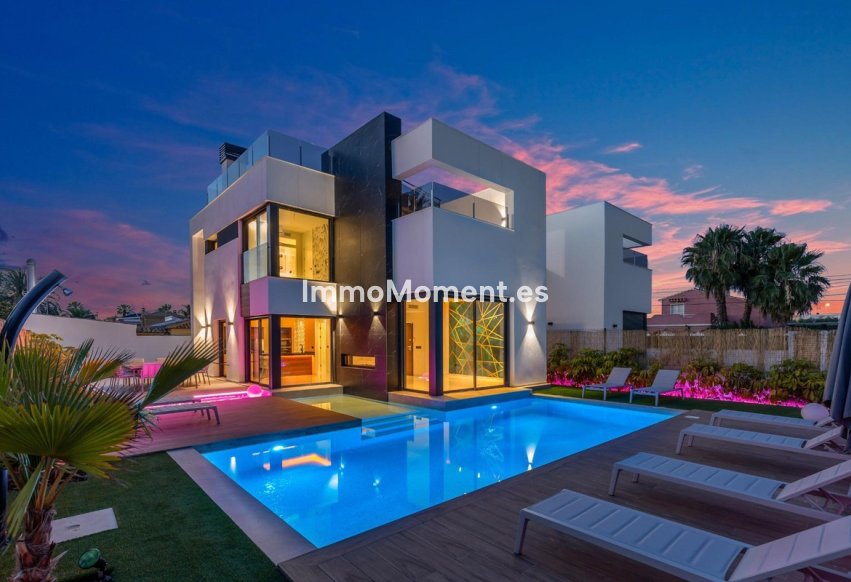 Bestaande woning - Vrijstaande villa - Torrevieja - Torrevieja Centro