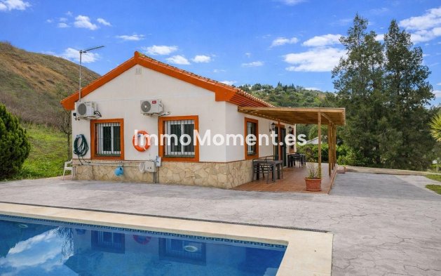 Country house - Resale - Inland  - Coín