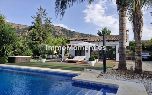 Country house - Resale - Inland  - Coín