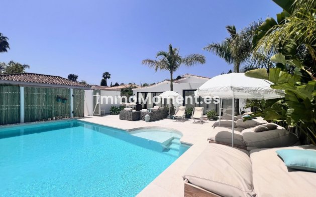 Detached villa - Alquiler a corto plazo - Estepona - Costalita