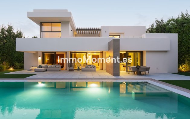 Detached villa - New Build - Estepona - Estepona