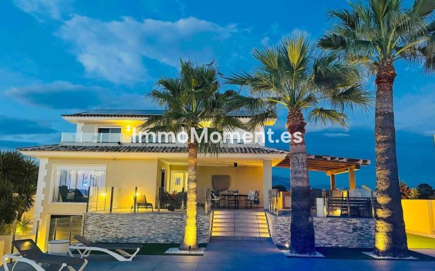 Detached villa - Resale - Alfaz del Pi - L'Alfás del Pi Centro
