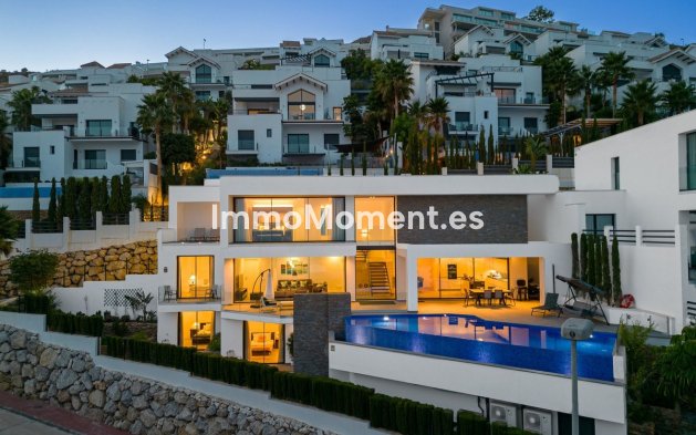 Detached villa - Resale - Benalmadena - Benalmadena Costa