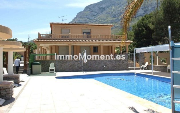 Detached villa - Resale - Denia - Denia Centro