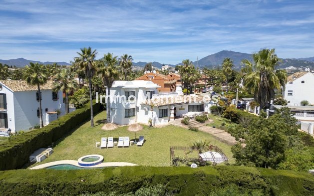 Detached villa - Resale - Estepona - Atalaya
