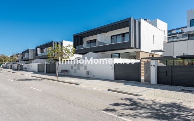 Detached villa - Resale - Estepona - Atalaya