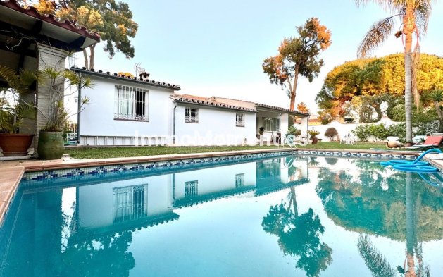 Detached villa - Resale - Estepona - Atalaya
