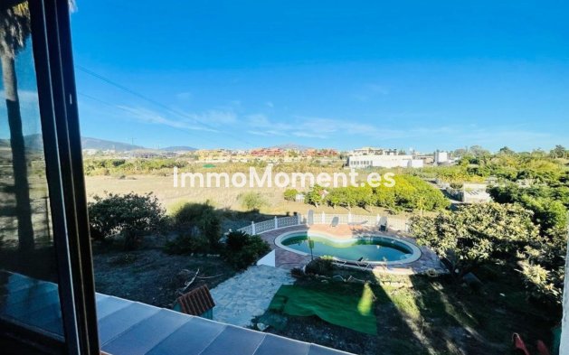 Detached villa - Resale - Estepona - Cancelada